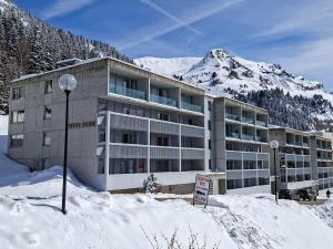 a building in the snow in front of a mountain at Spacieux appartement 3 pièces au centre de Flaine - FR-1-425-28 in Flaine