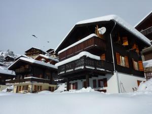 Chalet Valaisia talvel