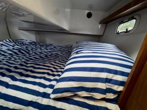 a bed in the back of a boat at Silent Jacht Solina in Polańczyk