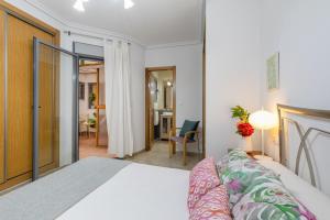 a bedroom with a bed and a living room at Enjoy life in our apartment. Wifi Parking in Guardamar del Segura