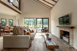 a living room with a couch and a fireplace at Faxinal das Águas Retreat - 5min from downtown in Rancho Queimado