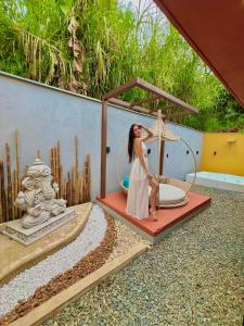 a model of a woman sitting on a beach at Glamping Raíces in Manizales