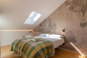a bedroom with a bed and a shower at My cup of tea by Houset in Seregno