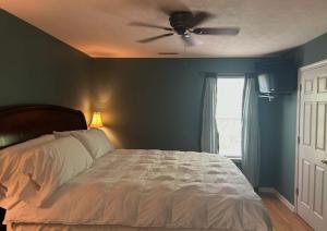 a bedroom with a bed with a ceiling fan at High Cotton in Leesburg