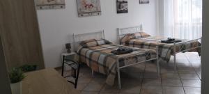 a bedroom with two beds and a table at Adda House in Trezzo sullʼAdda