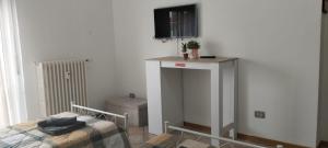 a bedroom with a bed and a tv on the wall at Adda House in Trezzo sullʼAdda