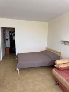 a bedroom with a bed in the corner of a room at Promenad San in Dobrovelychkivka +9 photos