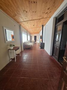 a hallway with a wooden ceiling and a tiled floor at El descanso in Veronica