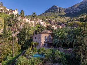 an old house on the side of a mountain at Can 'Jeson in Deia