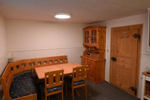 a dining room with a table and a bed and a bedroom at Ferienwohnung "Posta Veglia" - Cumbel in Cumbels
