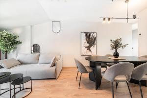 a living room with a couch and a table at Ando Apartments Boutique in Salamanca