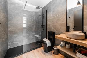 a bathroom with a sink and a shower at Ando Apartments Boutique in Salamanca +61 photos