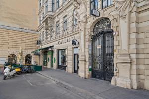a building with a motorcycle parked in front of it at HOME1 - Lumes Boutique Hotel in Vienna