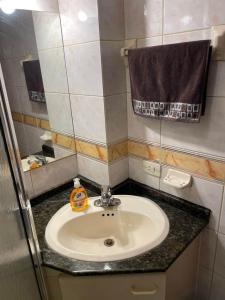 a bathroom with a sink and a mirror at Muy cerca, a pasos de la Embajada de EEUU in La Paz +14 photos