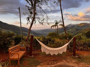 a hammock with a view of the mountains at Recanto Miramonti Refúgio com Vista in Cristina