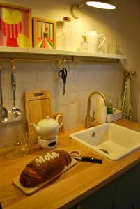a loaf of bread sitting on a counter next to a sink at Friesen-Cottage in Friedrichstadt +26 photos