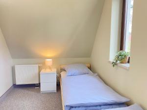a small bedroom with a bed and a window at Finnhaus Fiete in Marlow