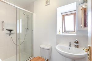a bathroom with a toilet sink and a shower at 2 Bed in Holsworthy oc-91755 in Holsworthy +21 photos