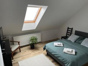 a bedroom with a green bed and a window at Penzion Lívanec in Horní Bezděkov +14 photos