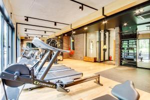 a gym with a treadmill and a elliptical machine at Apartament Dani-Apart in Gdańsk