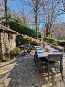 a table set up for a meal in a garden at La Chênaie in Crespin