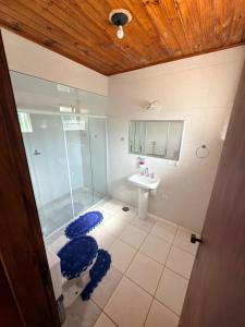 a bathroom with a shower and a sink at Recanto MJ in Campos do Jordão +58 photos