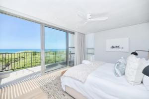 a bedroom with a bed and a large window at Sonvanger Villa Struisbaai in Struisbaai +10 photos