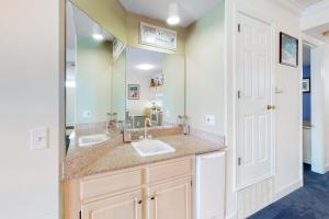 a bathroom with two sinks and a large mirror at Regency Isle 805 in Orange Beach +28 photos
