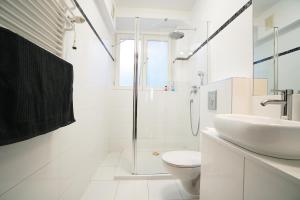 a white bathroom with a sink and a toilet at Kiełbaśnicza 1a RYNEK 3 pok osobne 65 m2 in Wrocław