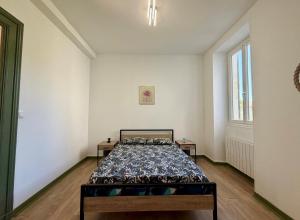 a bedroom with a bed in the middle of a room at Appartement Martell in Cognac