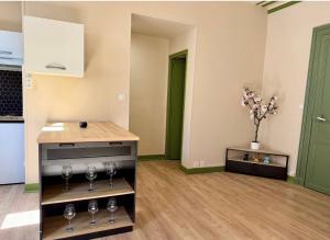 a wine tasting room with wine glasses on a counter at Appartement Martell in Cognac +3 photos