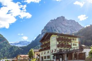 Fotografie z fotogalerie ubytování Hotel Sassleng v destinaci Canazei
