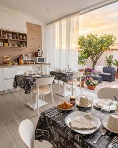 a kitchen and living room with a table and chairs at Sabrina Airport in Fiumicino