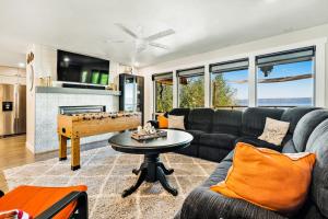 a living room with a black couch and a table at On the Waterfront in Fish Haven