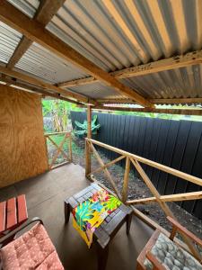 a screened in porch with a table and chairs at Hospedaje Maika Rapa Nui in Hanga Roa