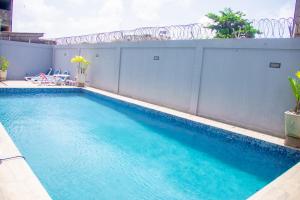 a large swimming pool with blue water at NI-FUR Hotel Cotonou in Cotonou