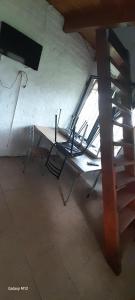 a table and chairs in a room with a window at Cabañas Las Macluras in Colastiné