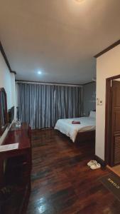 a hotel room with a bed and a desk and a desk at DaViKa Vientiane Hotel in Vientiane
