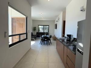 a kitchen and living room with a large window at Departamentos Aremay in Cuatrociénegas de Carranza