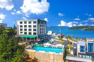 an aerial view of a hotel with a pool at Oceanview Spa Beach Resort Yeosu in Yeosu