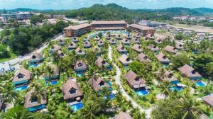 an aerial view of a resort with palm trees at risorte eco carneiros in Tamandaré