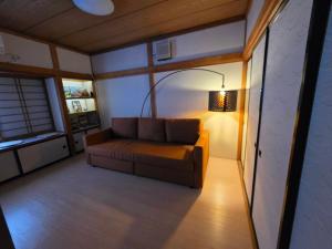 a living room with a couch and a lamp at GateFuji Fujisan Station in Fujiyoshida