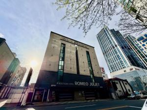 a building with the name of a romeo united at Daegu Romeo and Juliet in Daegu