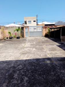 an empty parking lot in front of a building at Quarto Soleil in Aracaju