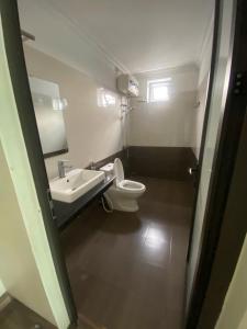 a bathroom with a toilet and a sink at Nhà của Mầm in Ninh Binh