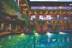a swimming pool in the middle of a building at Arama Transit Hotel in Katunayaka