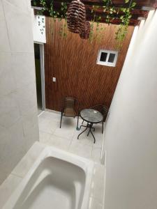 a bath tub with a table and a chair in a bathroom at Villa Del Mar 14 in Antón Lizardo