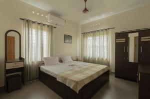 a bedroom with a large bed and a mirror at Sudama Cityscapes in Cochin