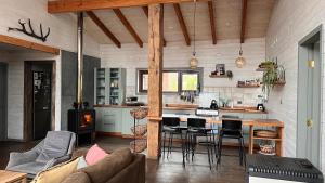 a kitchen and living room with a table and chairs at Refugio Vista Sierra Nevada in Malalcahuello