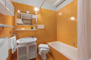 a bathroom with a sink and a toilet and a tub at Studio Sansi 34 - Happy Rentals in Cesana Torinese